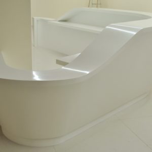 Стойка Corian из искусственного камня